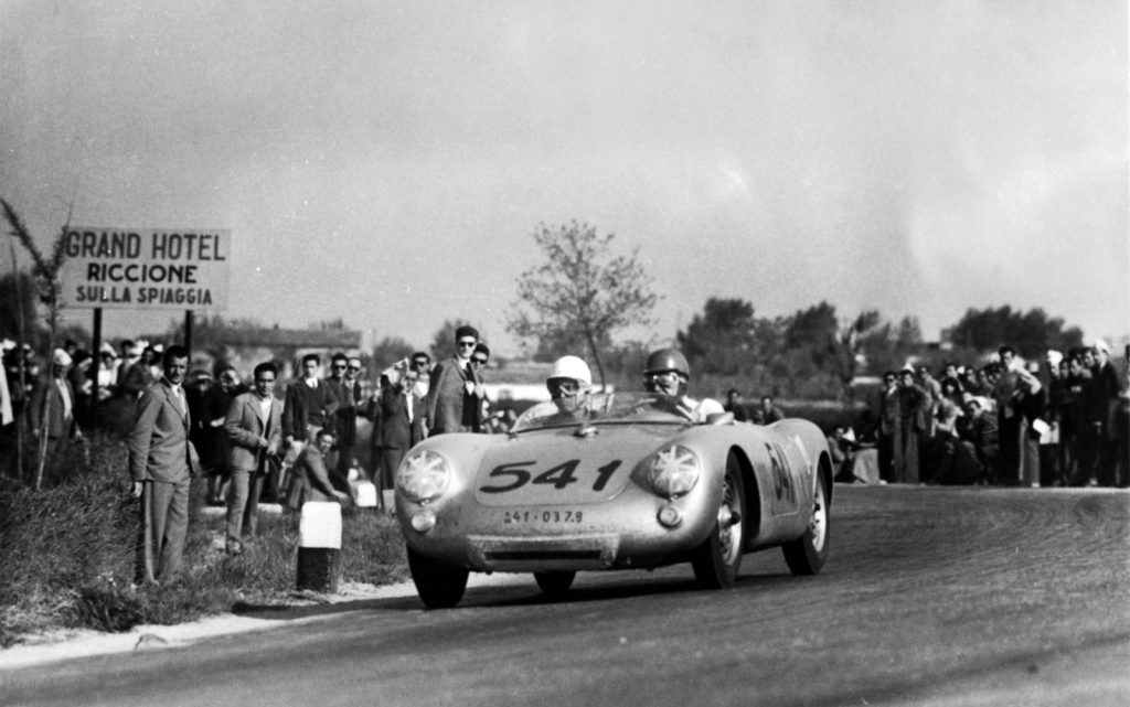 Porsche 550 Spyder tijdens een race